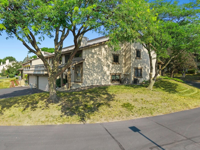 7232 Woodstock Curve, Bloomington, MN 55438