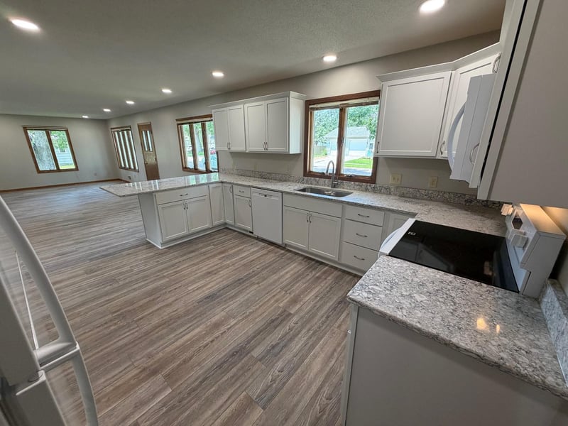 305 W 3rd St, Winthrop, MN 55396