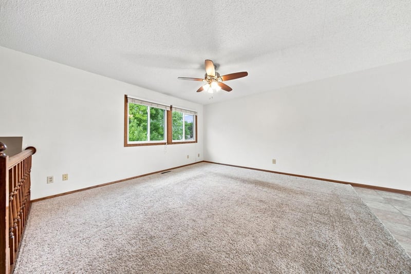 2643 Guthrie Ave N, Oakdale, MN 55128