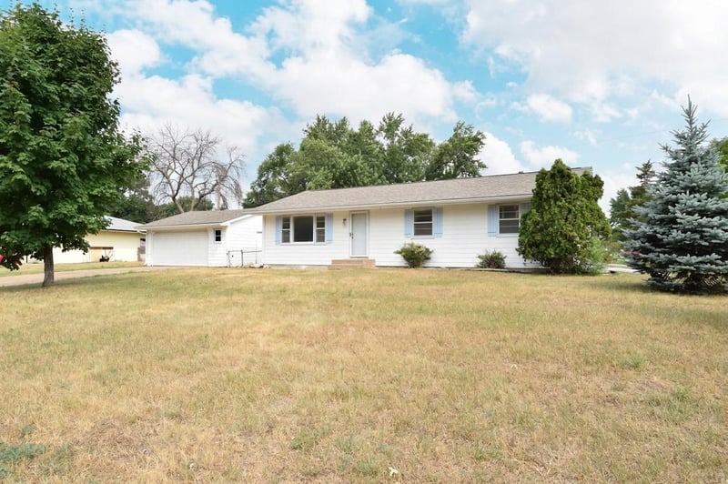 101 98th Ave NE, Blaine, MN 55434