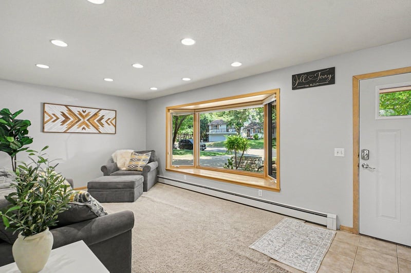 277 Highland Dr, Chaska, MN 55318