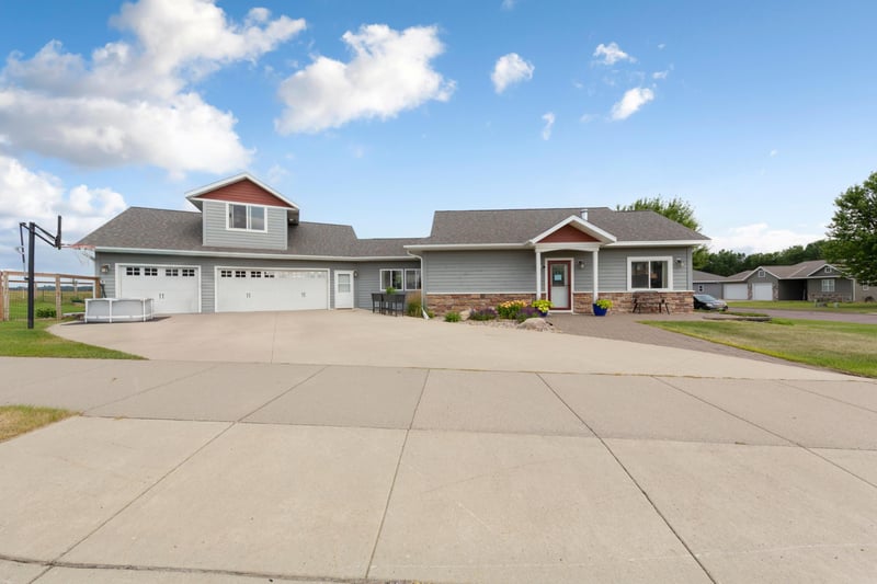 1700 Wood Duck St, Saint Peter, MN 56082