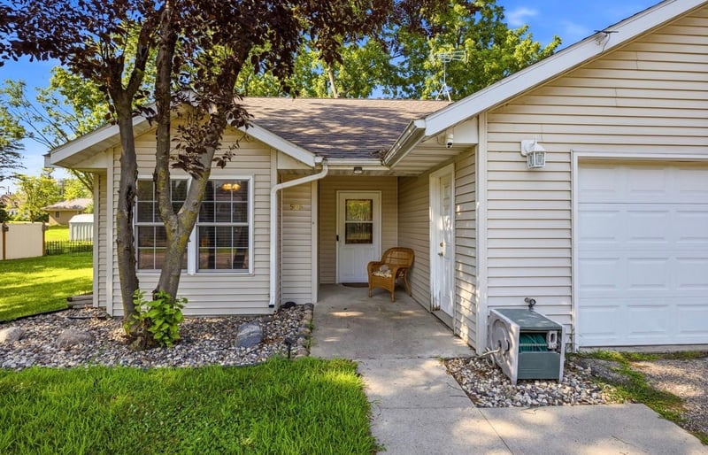 505 Simon Ave W, Dassel, MN 55325