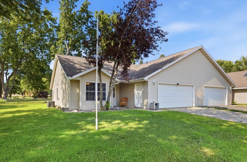 505 Simon Ave W, Dassel, MN 55325