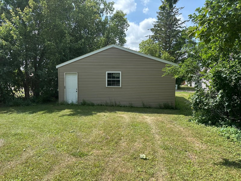 305 Arnold Ave S, Thief River Falls, MN 56701