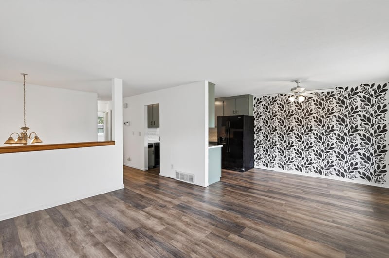 3750 Conroy Trl E, Inver Grove Heights, MN 55076