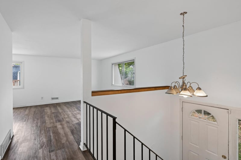 3750 Conroy Trl E, Inver Grove Heights, MN 55076