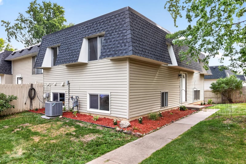 3750 Conroy Trl E, Inver Grove Heights, MN 55076