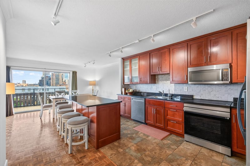 410 Groveland Ave #702, Minneapolis, MN 55403