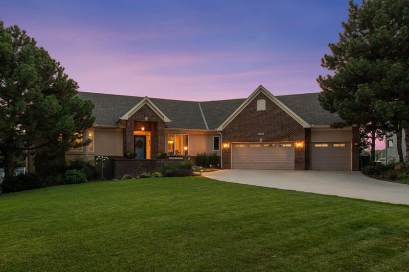 8754 Ridge Ponds Ct, Victoria, MN 55386
