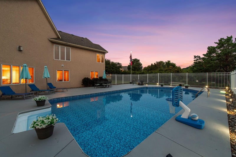 8754 Ridge Ponds Ct, Victoria, MN 55386