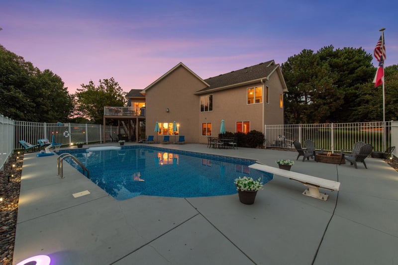8754 Ridge Ponds Ct, Victoria, MN 55386