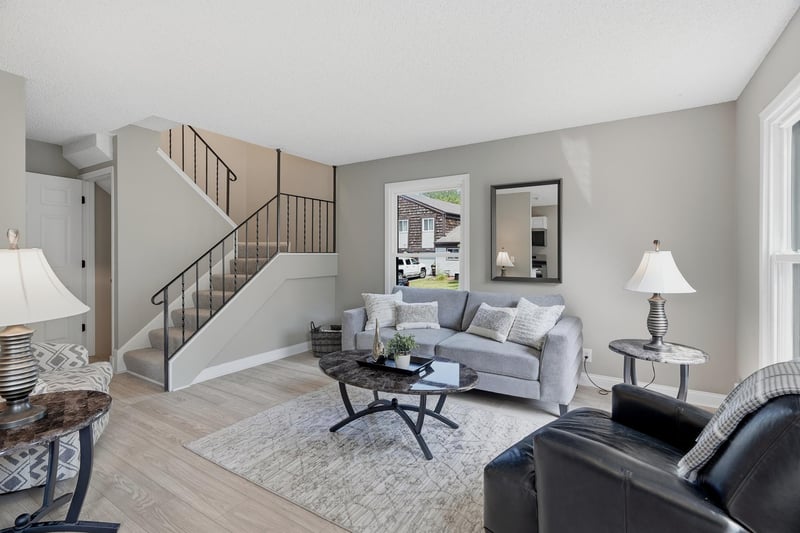 4980 Grenwich Trl N, Oakdale, MN 55128