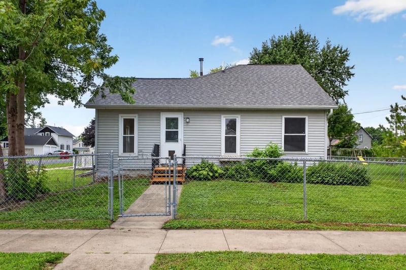 17 2nd St NE, Kasson, MN 55944