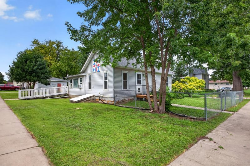 17 2nd St NE, Kasson, MN 55944