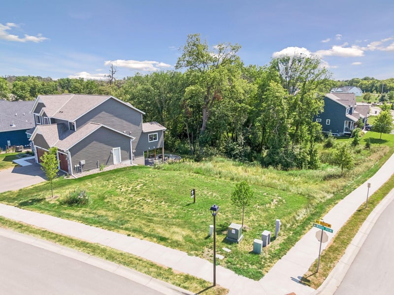 1949 Woods Point, Waconia, MN 55387