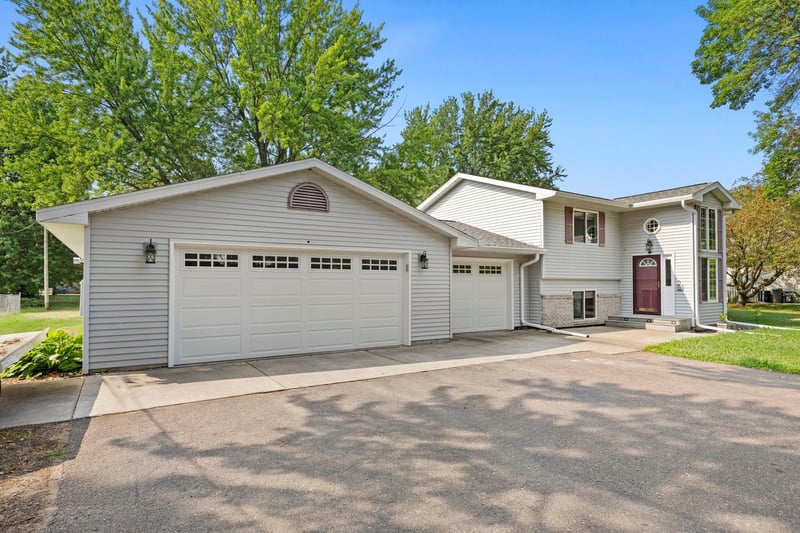 720 W 2nd St, Rush City, MN 55069