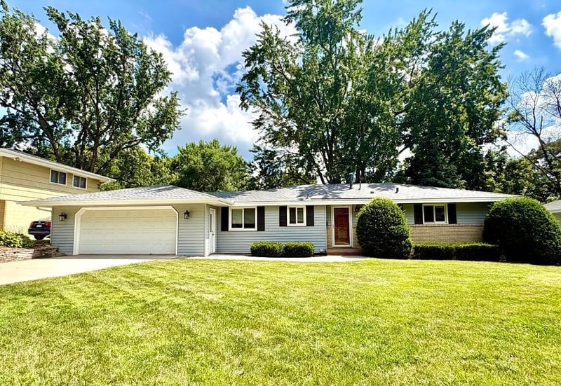 2009 W 83rd St, Bloomington, MN 55431