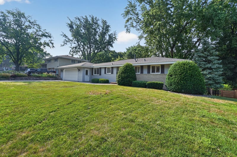 2009 W 83rd St, Bloomington, MN 55431