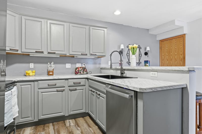 1654 Freedom Ln, Waconia, MN 55387