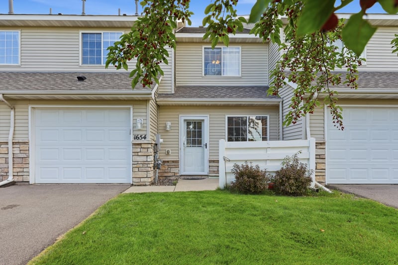 1654 Freedom Ln, Waconia, MN 55387