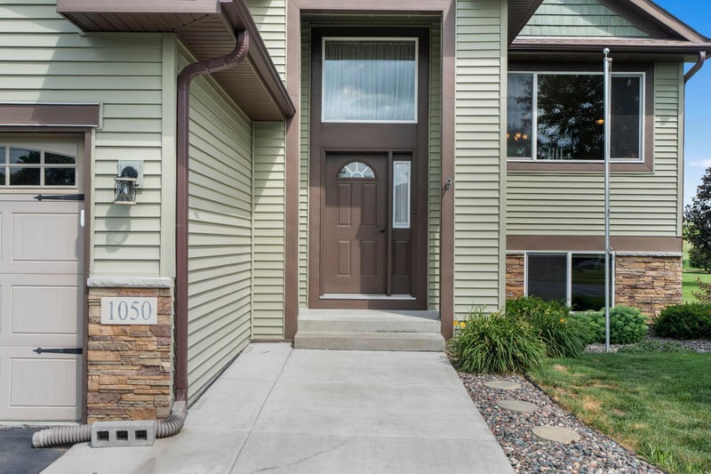 1050 Mallard St NE, Hanover, MN 55341