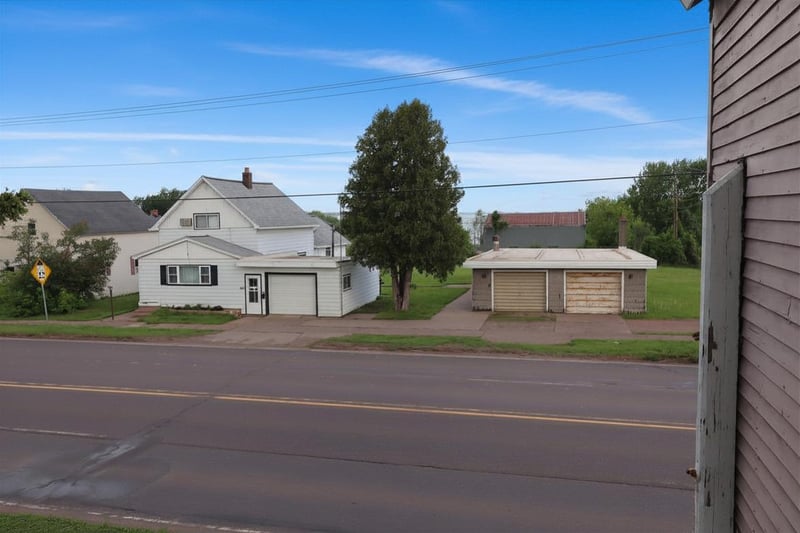 1222 Lake Shore Dr E, Ashland, WI 54806