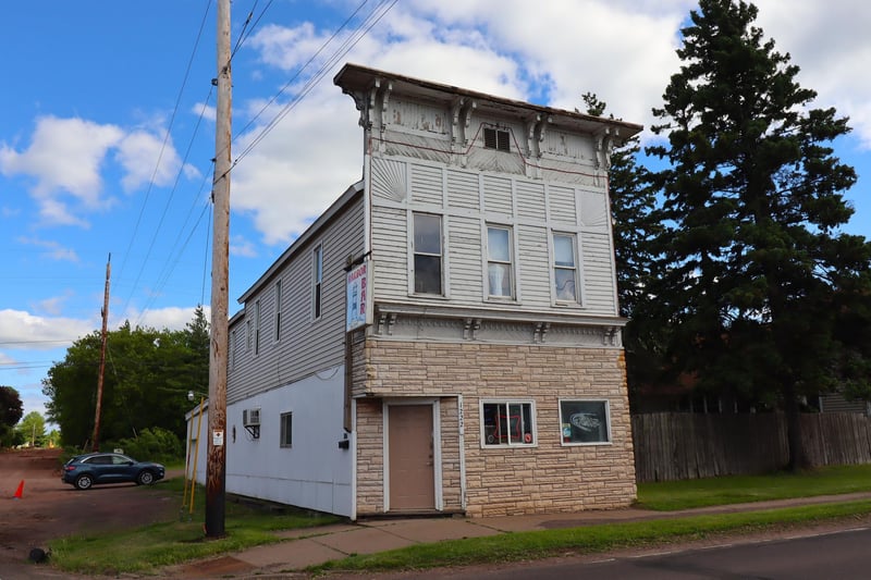 1222 Lake Shore Dr E, Ashland, WI 54806