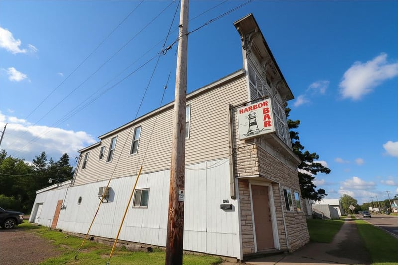 1222 Lake Shore Dr E, Ashland, WI 54806