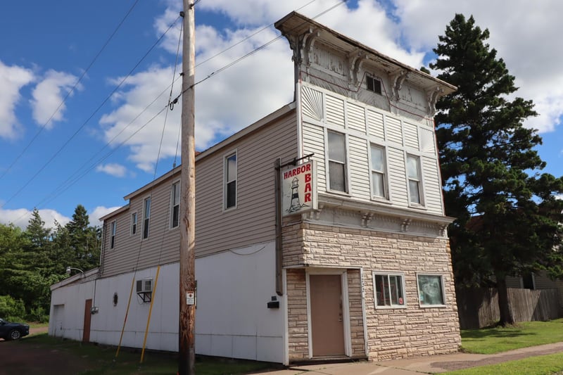 1222 Lake Shore Dr E, Ashland, WI 54806