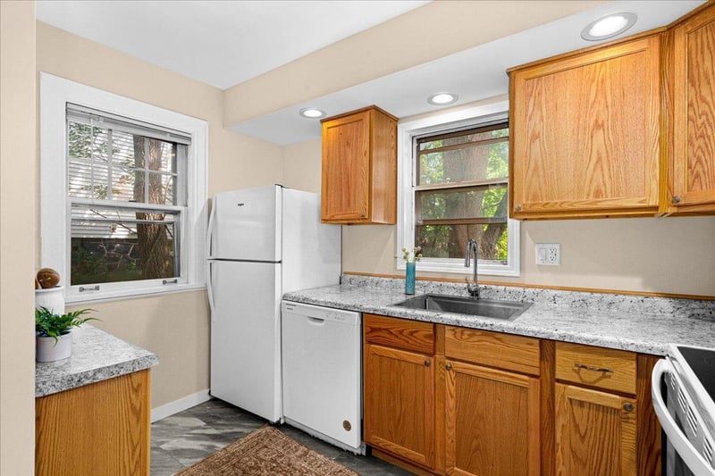 30 W Arrowhead Rd, Duluth, MN 55803