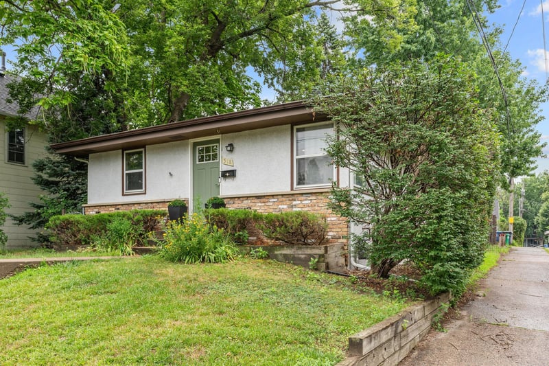318 8th Ave NE, Minneapolis, MN 55413