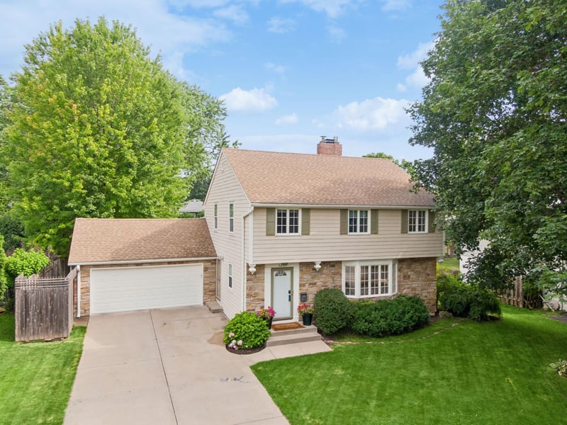 5220 Maddox Ln, Edina, MN 55436