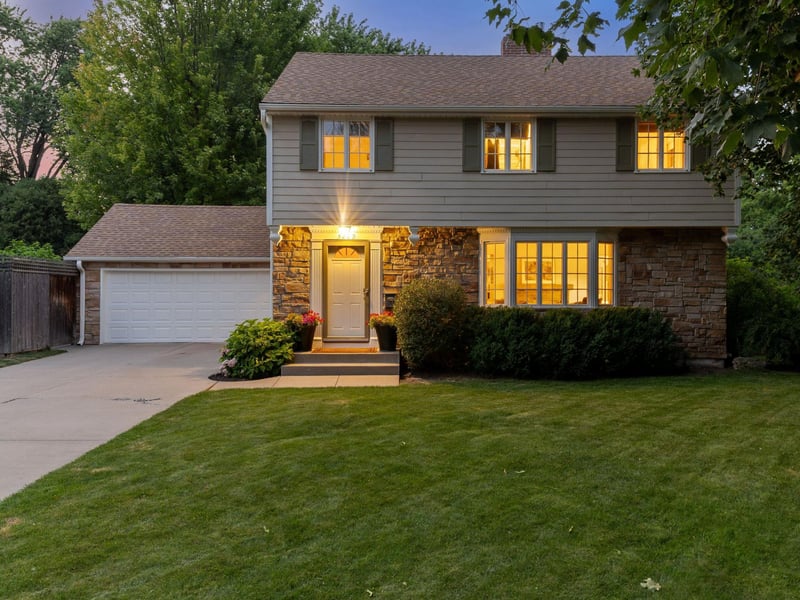 5220 Maddox Ln, Edina, MN 55436