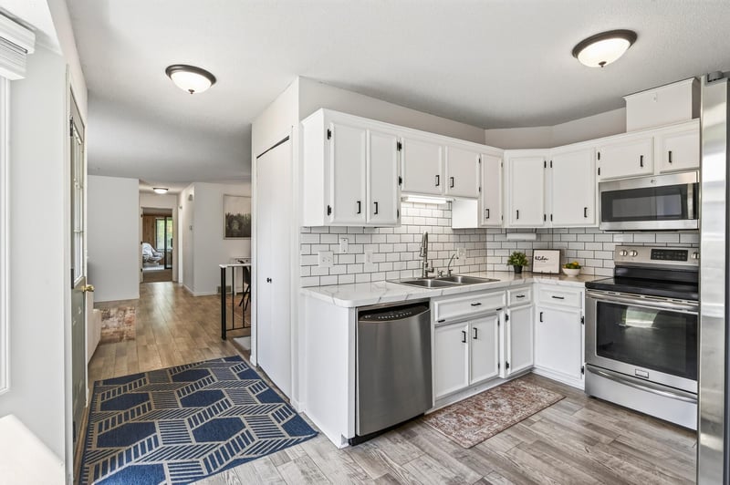 14332 Glenda Dr, Apple Valley, MN 55124
