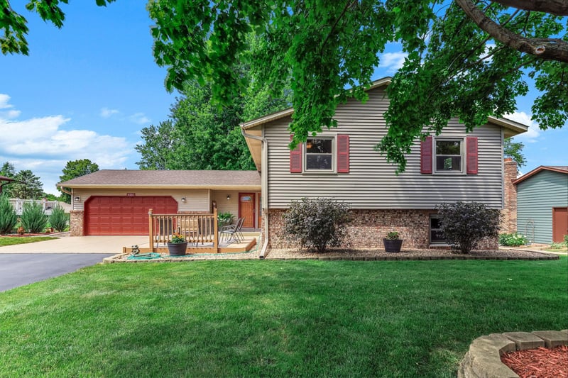 4261 Dunrovin Ln, Eagan, MN 55123