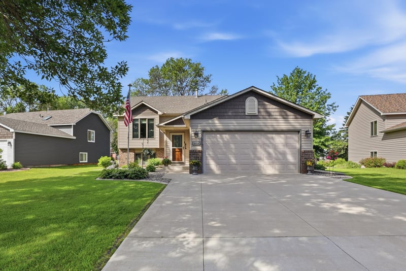 10760 Kumquat St NW, Coon Rapids, MN 55448
