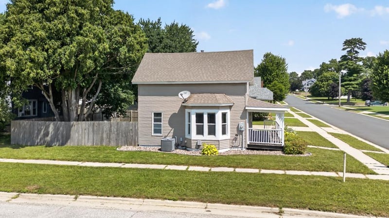 112 S Hudson Ave, Spring Valley, MN 55975