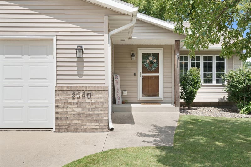 2040 Greenwood Dr, Owatonna, MN 55060