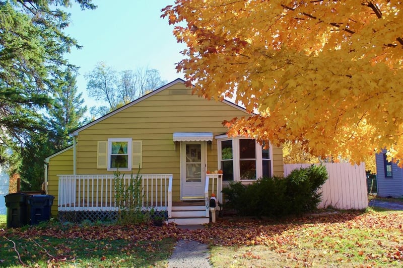 319 W Douglas Ave, Fergus Falls, MN 56537