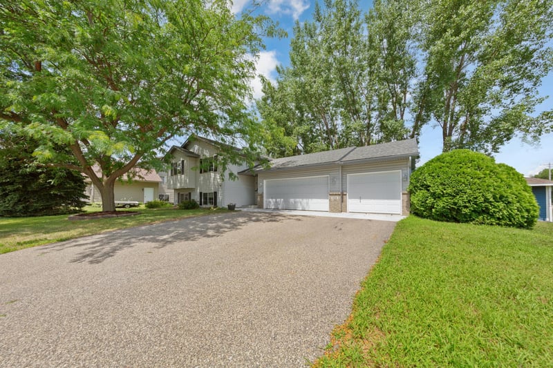 2206 W Hill St, Faribault, MN 55021