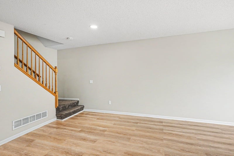 4300 Meghan Ln #302, Eagan, MN 55122