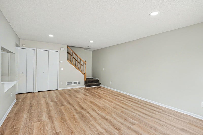 4300 Meghan Ln #302, Eagan, MN 55122