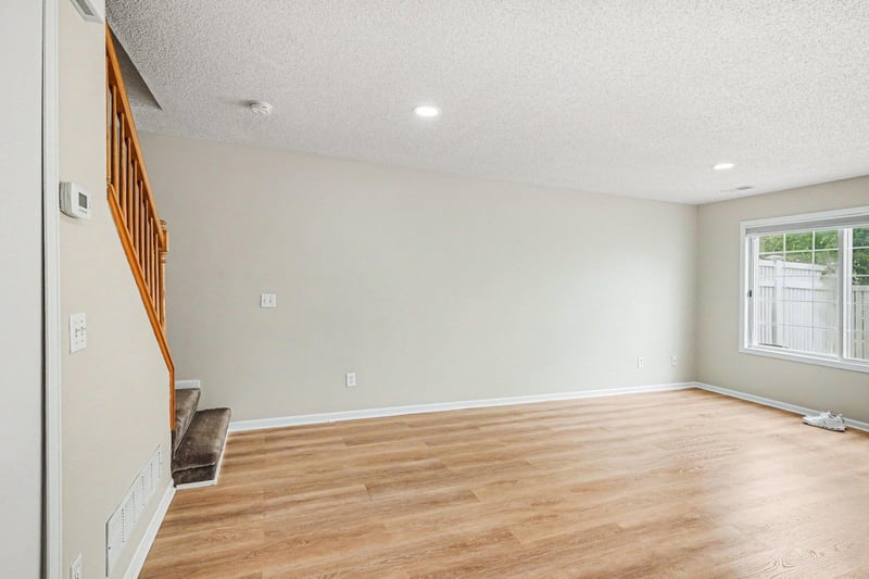 4300 Meghan Ln #302, Eagan, MN 55122