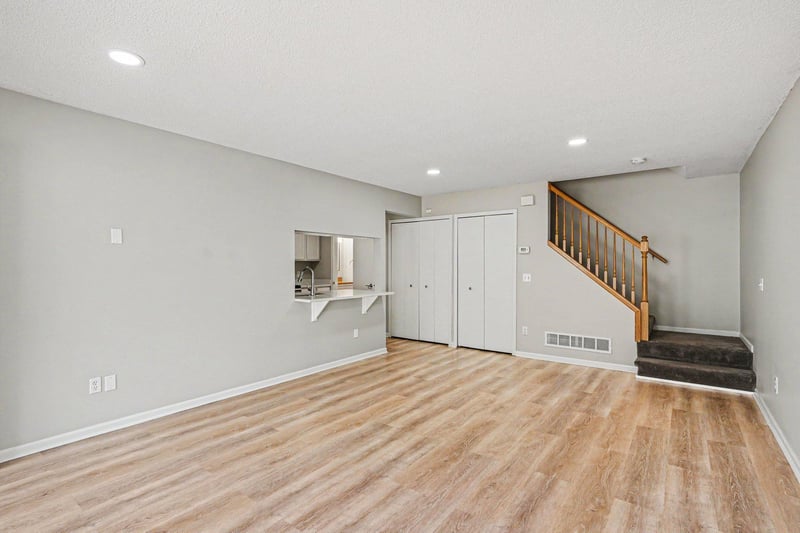 4300 Meghan Ln #302, Eagan, MN 55122