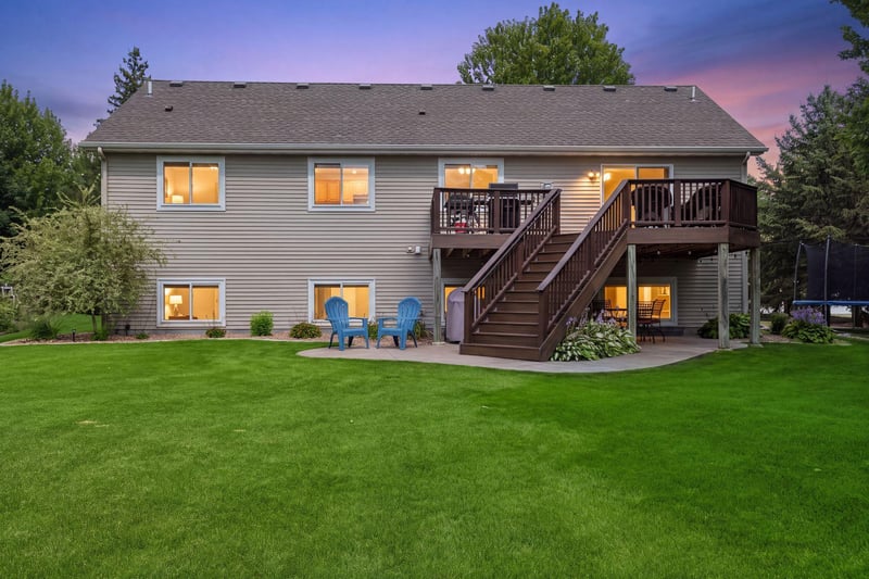 9065 Woodland Dr, Minnetrista, MN 55375