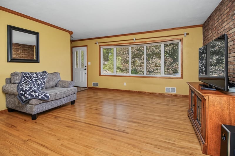 2842 Marion St, Roseville, MN 55113