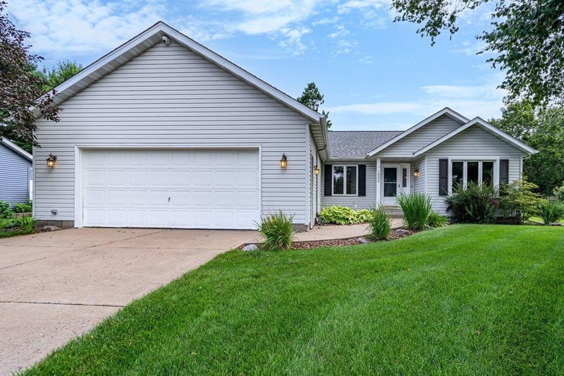 1930 Meadow Ln, Eau Claire, WI 54701