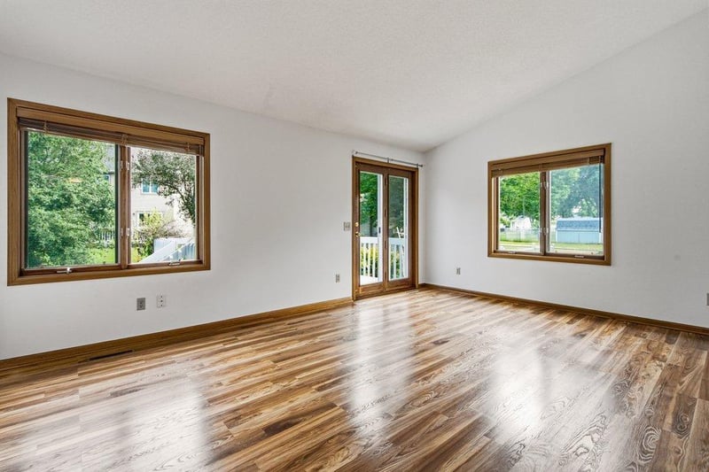 1930 Meadow Ln, Eau Claire, WI 54701