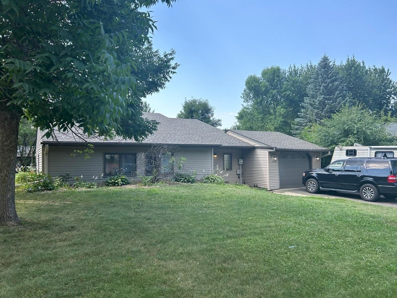 1014 Benedict Dr, Sauk Rapids, MN 56379